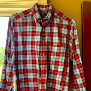 Men’s Vineyard Vines button down shirt